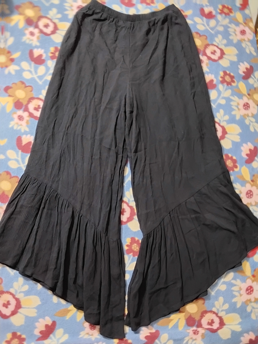 Lulu's Black Wide-Leg Ruffle Hem Pants
